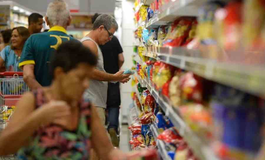 Economia deve desacelerar em 2024, mas inflação controlada permitirá corte no juro, diz Inter